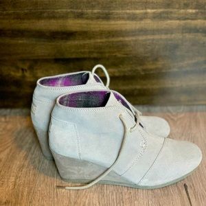 BOBS by Skechers High Note Wedge Lace up Bootie in Grey